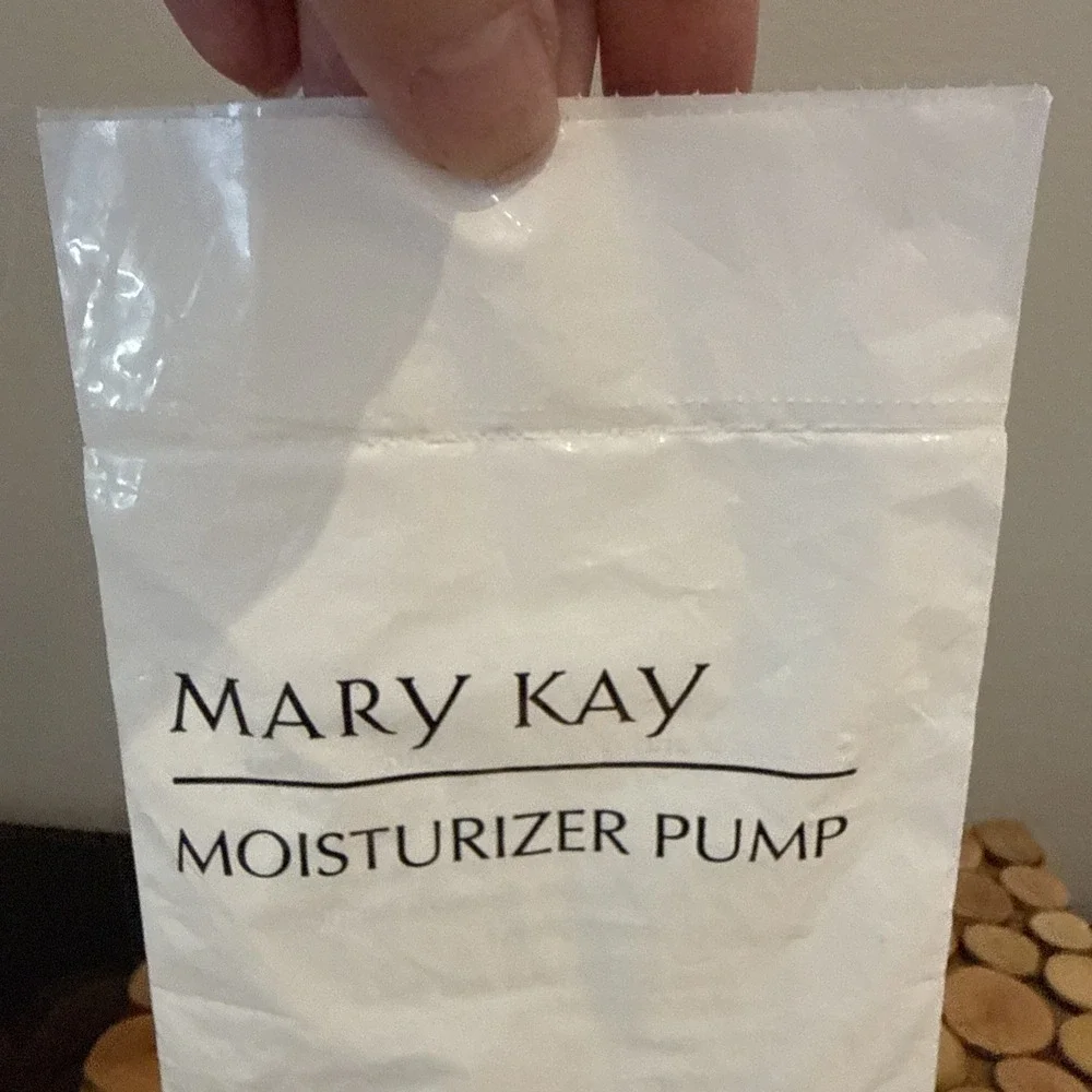 MARY KAY Makeup‎ MOISTURIZER PUMP & PLUG EXTRACTOR #5702 NEW Sealed